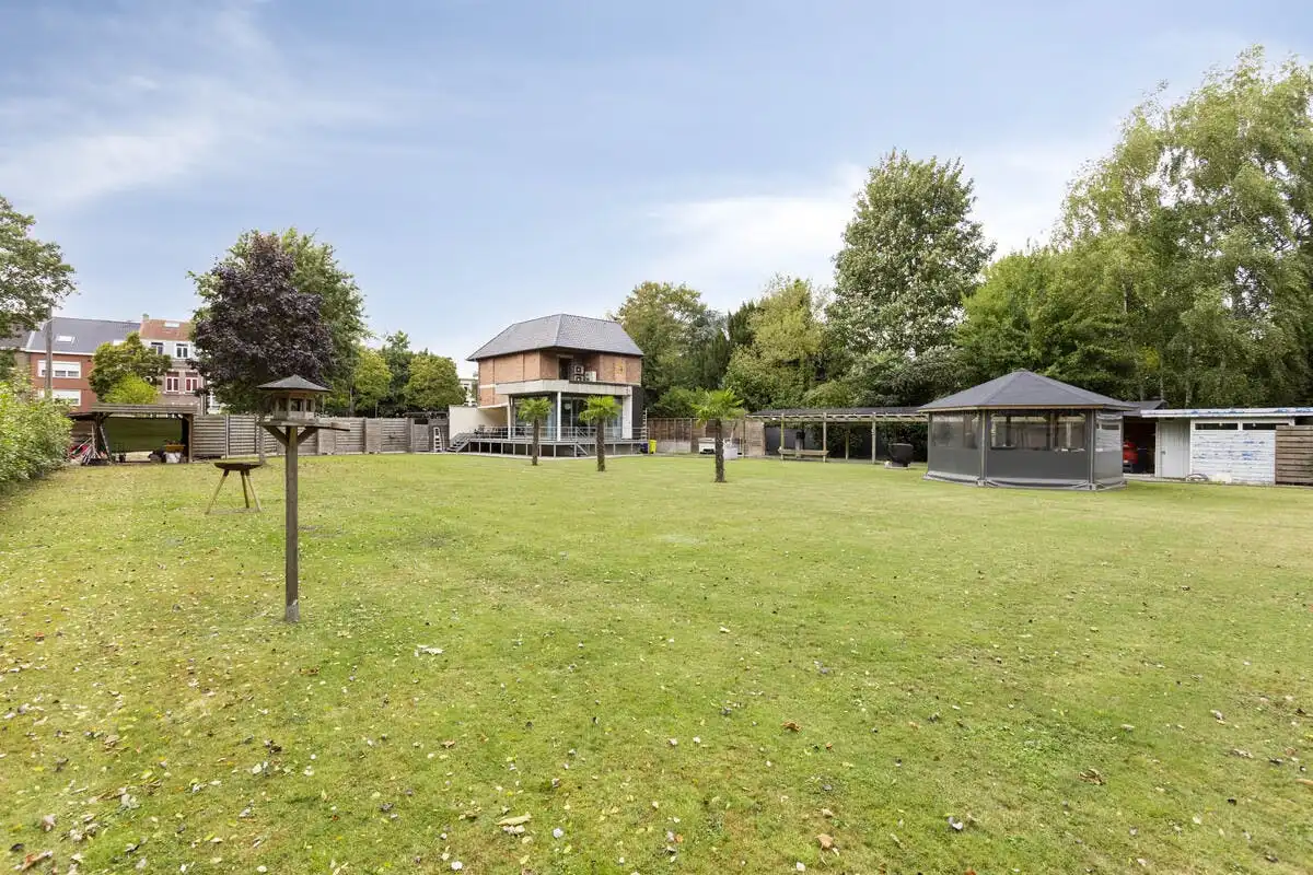 Patrimoniumvennootschap met een charmante villa en tuin foto 13