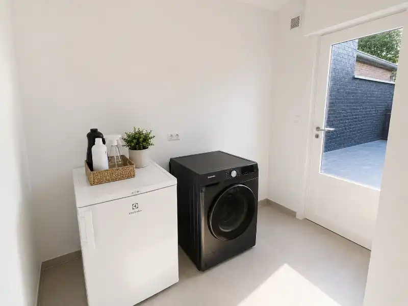 Instapklaar halfopen bebouwing met zonnig terras foto 4
