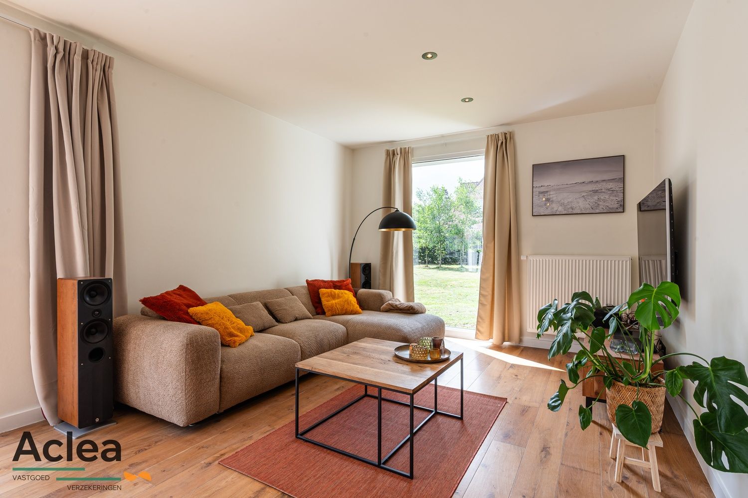 Stijlvolle, ruime woonst op een mooi perceel foto 4