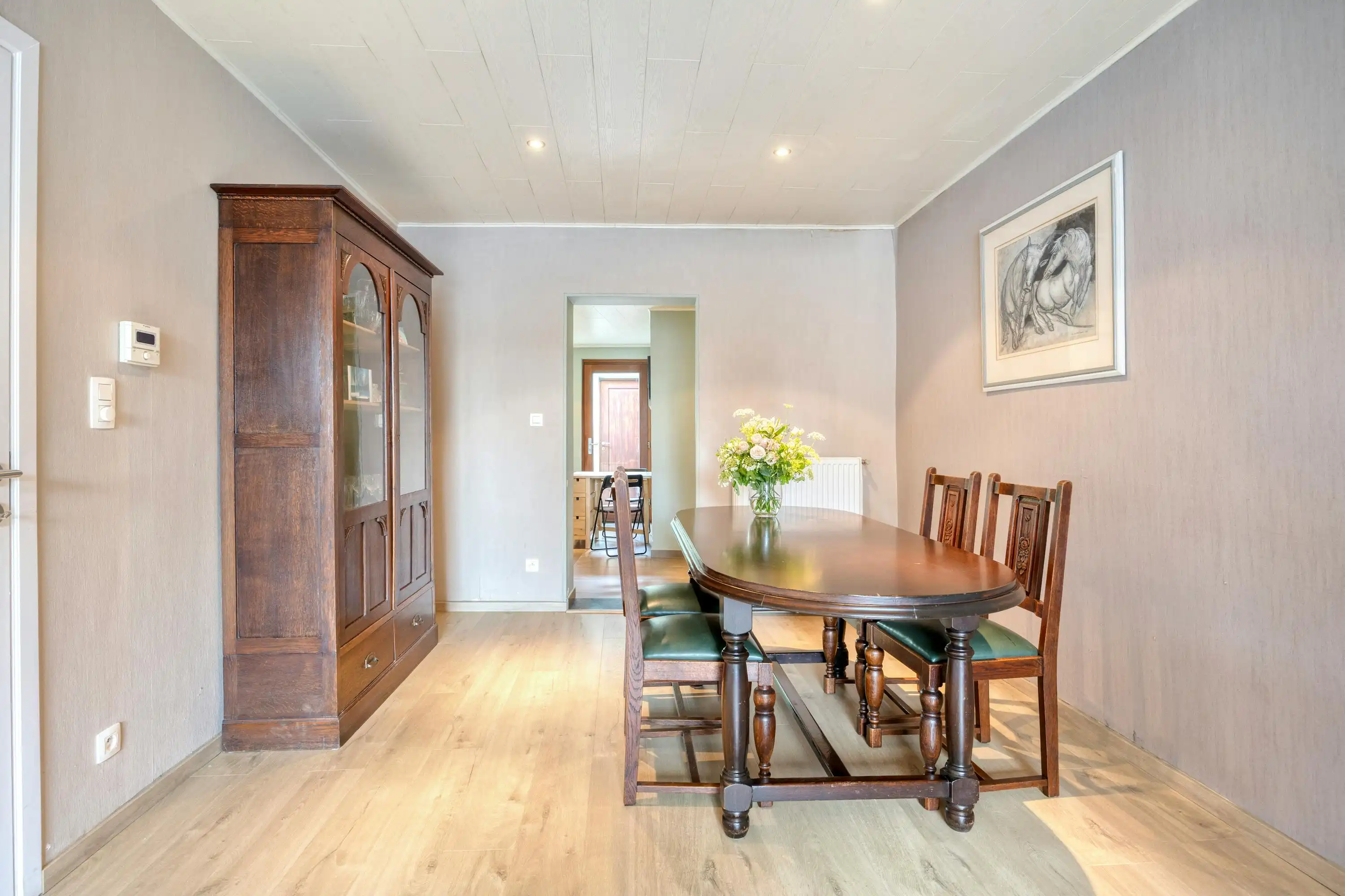 Gerenoveerd huis te koop in het centrum van Kruibeke foto {{pictureIndex}}