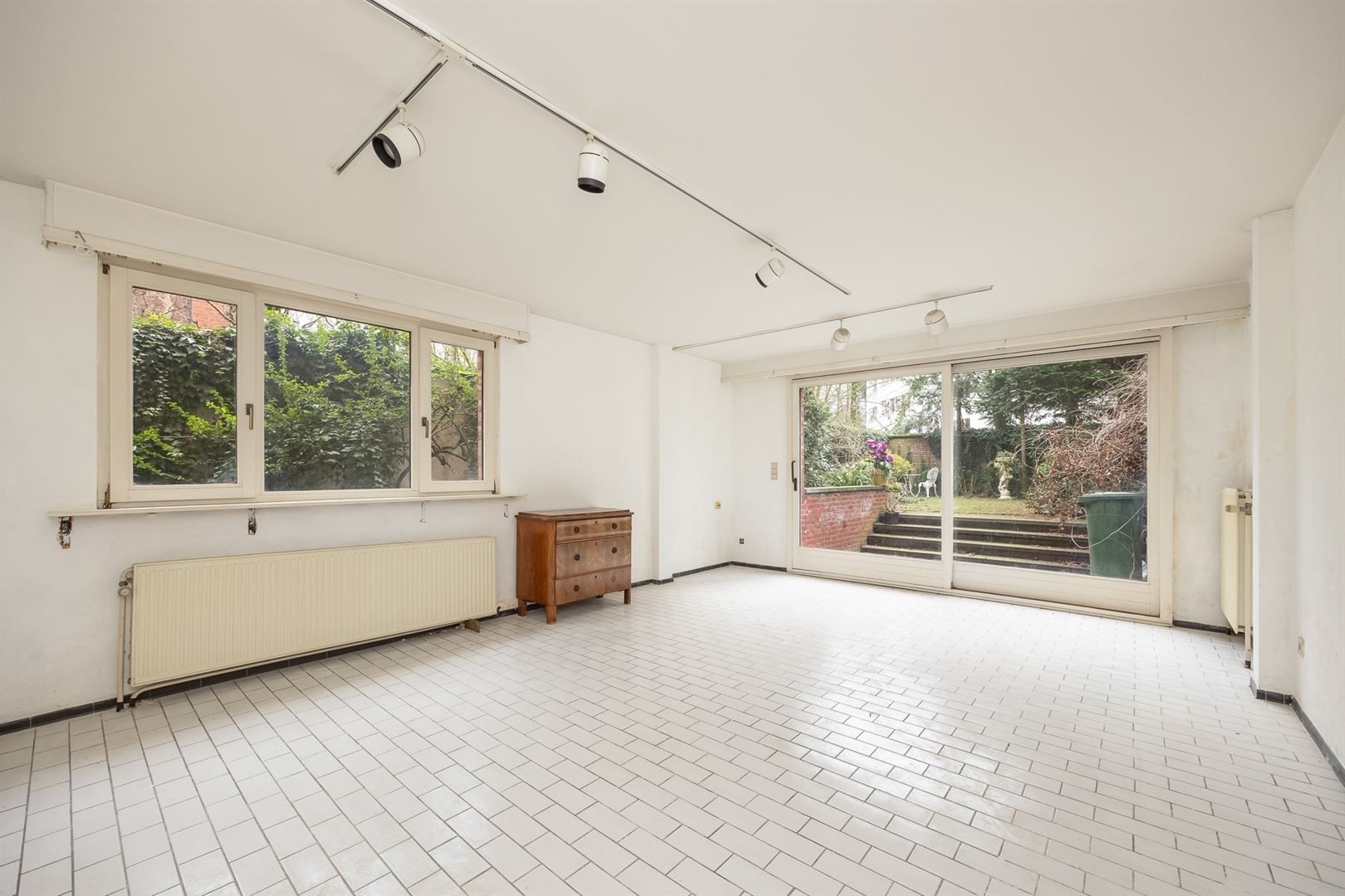 Te renoveren gelijkvloers appartement met tuin op toplocatie in Antwerpen

 foto 2