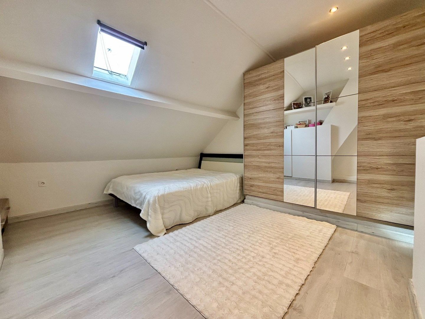GERENOVEERDE RIJWONING MET 3 SLPKS, 2 BADKAMERS EN MOGELIJKHEID HUURGARAGE foto 14