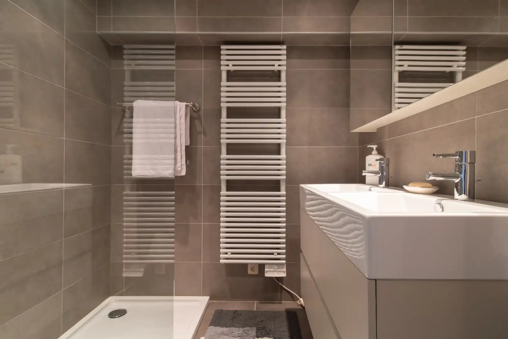 Prachtig gerenoveerd doorloopappartement met 2 slaapkamers foto 11