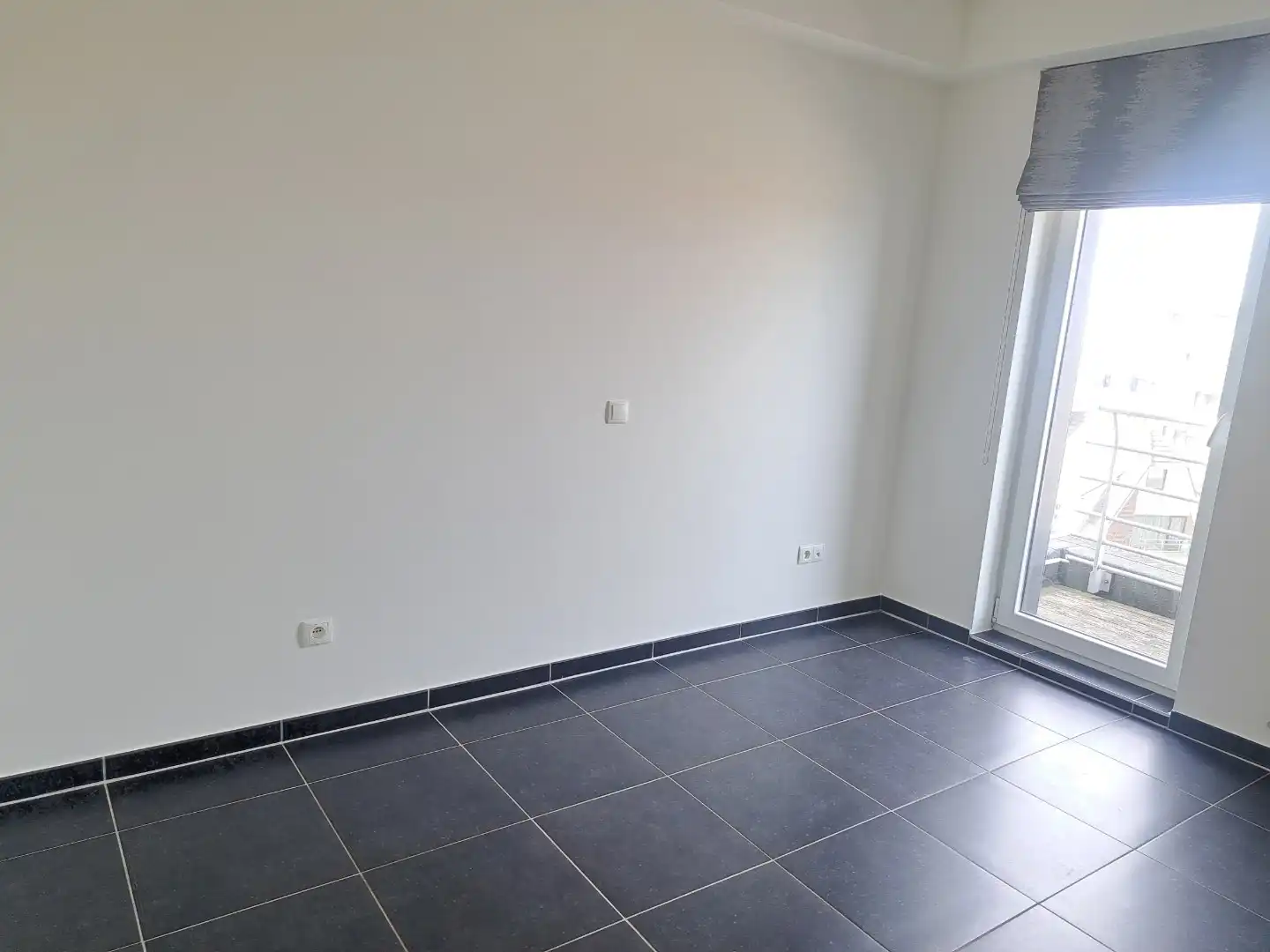 Centraal gelegen ruim  appartement TE HUUR op JAARBASIS foto 11