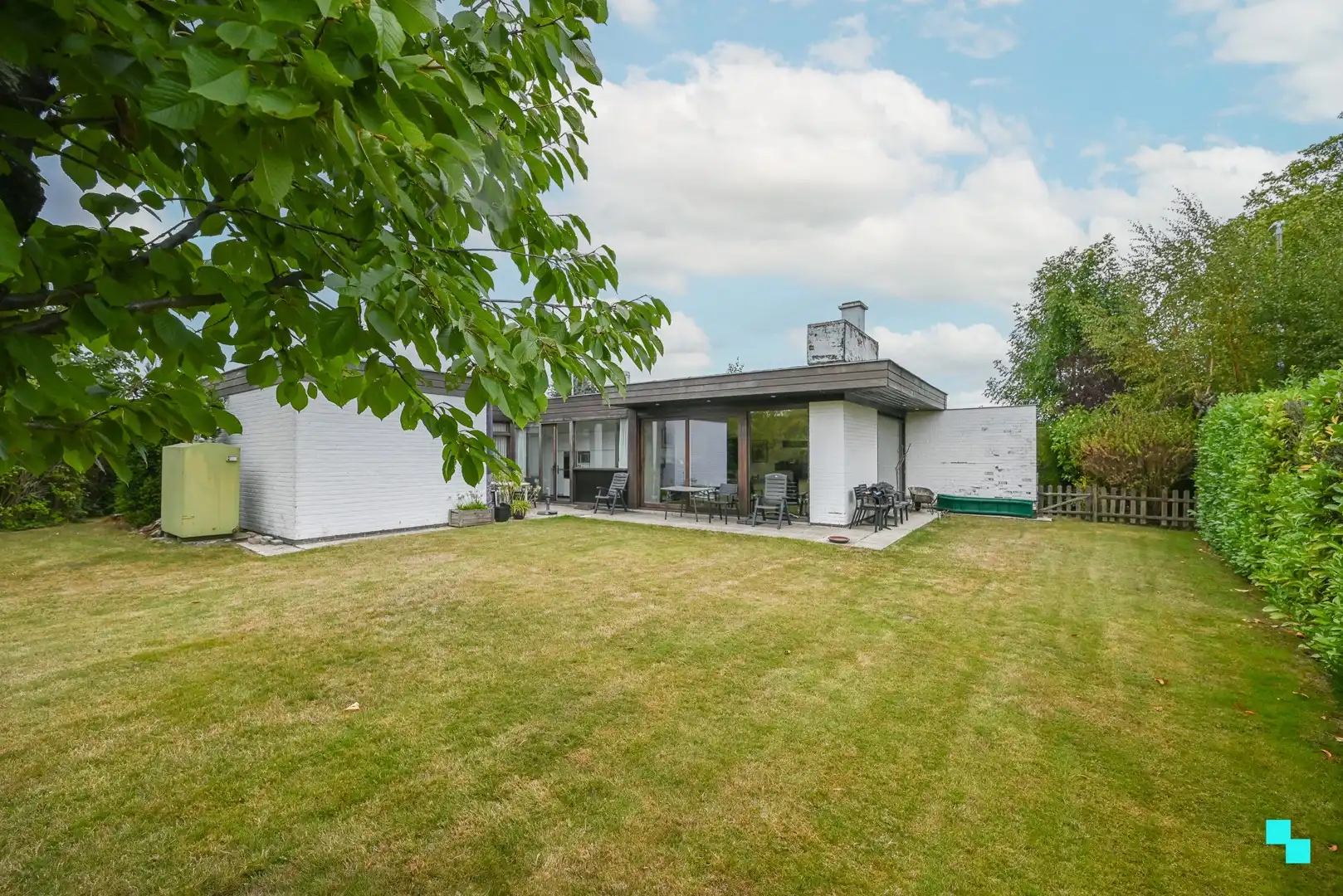 Hoofdfoto van de publicatie: Fantastisch gelegen gelijkvloerse woning te Wallemote Izegem