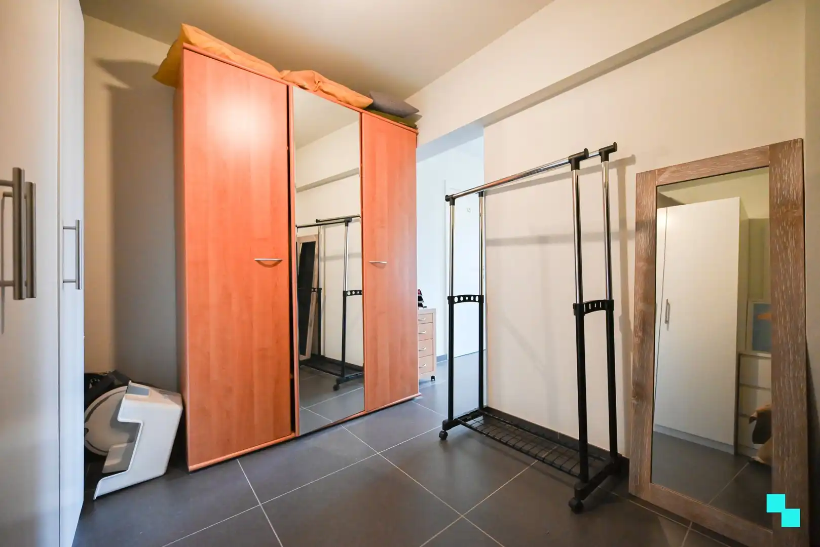 Verrassend ruim en compleet gerenoveerd appartement in hartje Izegem foto 21