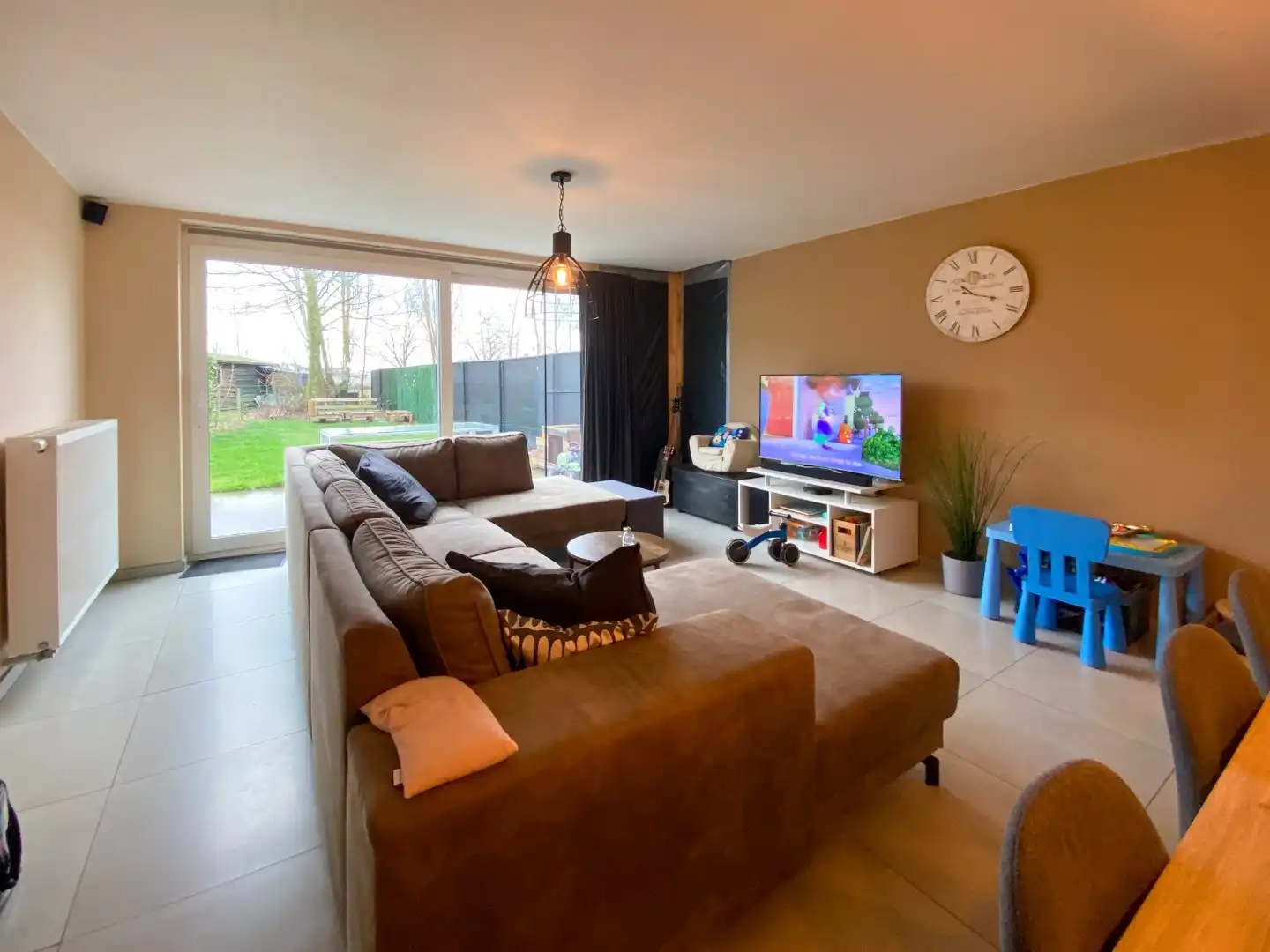 Recente woning met 3 slaapkamers, carport en tuin. foto 3