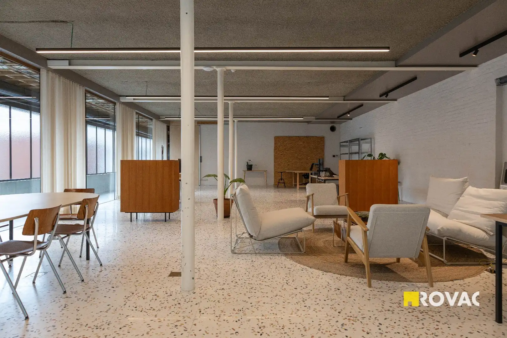 Stijlvolle en instapklare kantoorruimte met binnentuin in centrum Izegem foto 4