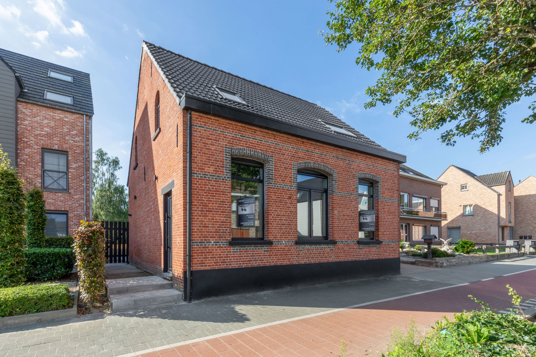 Moderne vrijstaande woning met luxe afwerking en ruime tuin foto 2