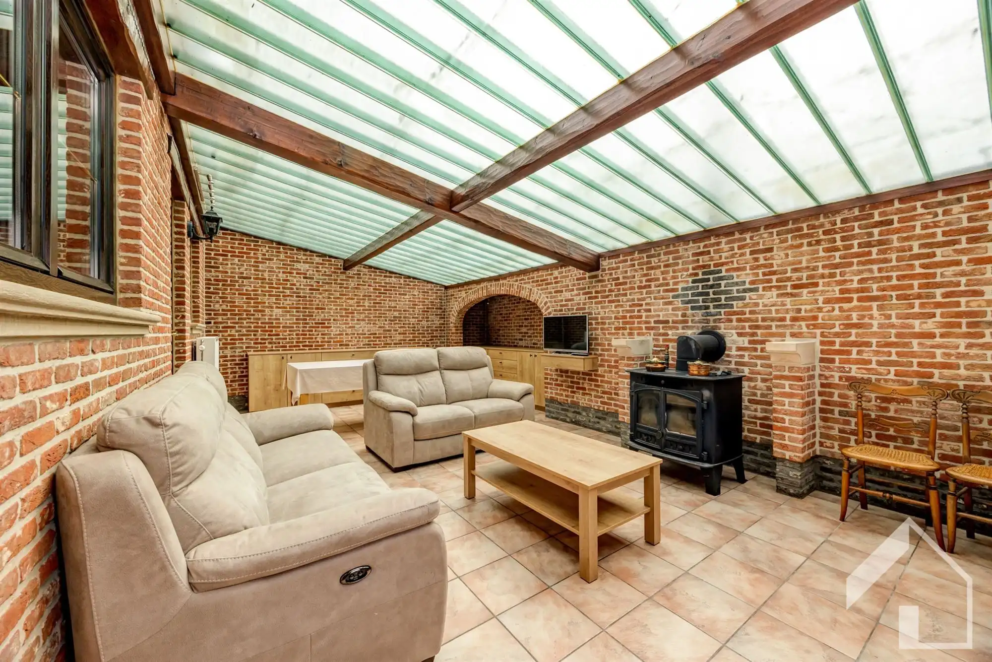 Woning met veel potentieel op een aangename locatie! foto 17
