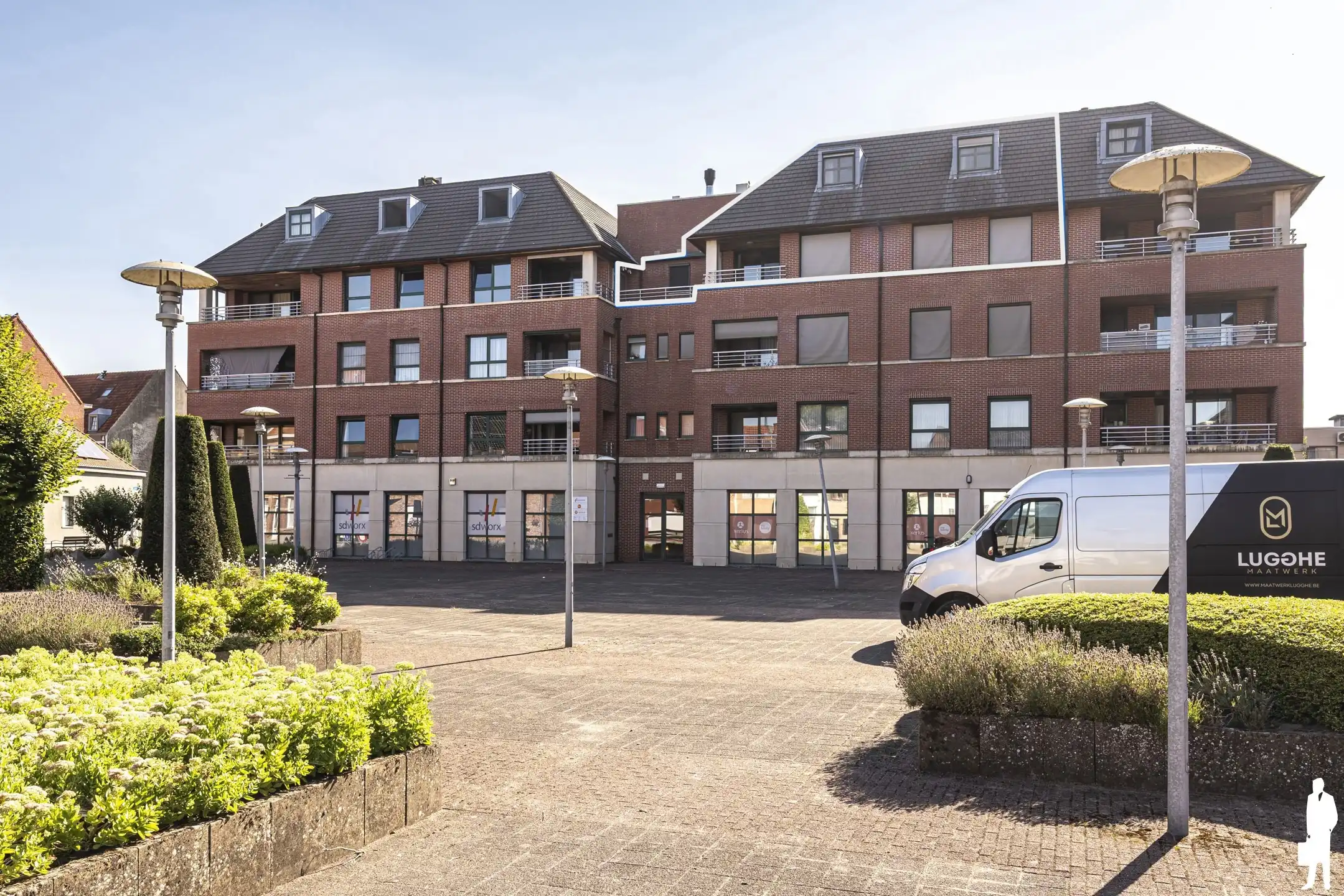 Ruime duplex met 4 slpk, 3 parkings en 3 bergingen foto {{pictureIndex}}