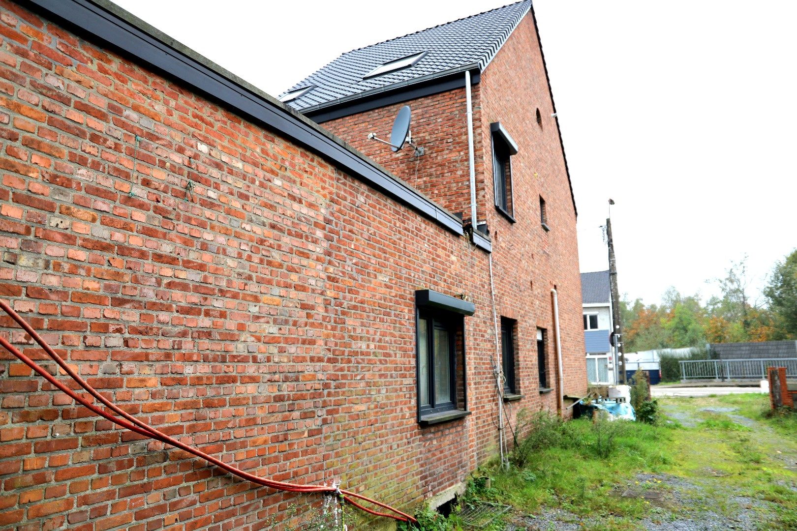 Af te werken ééngezinswoning met 4 slaapkamers in Genk foto 20