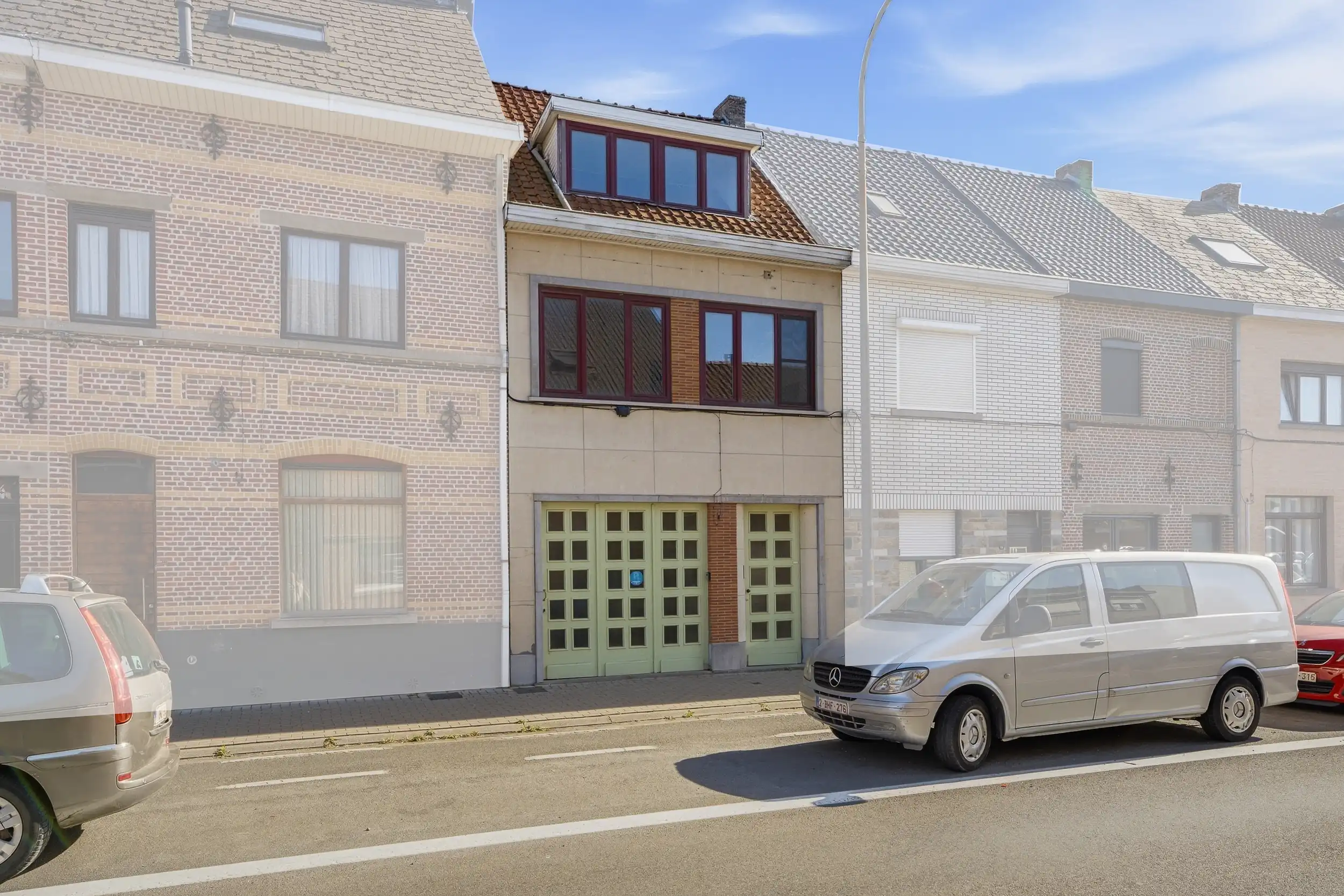 Hoofdfoto van de publicatie: Renovatieproject met veel potentieel & tuin in Wetteren
