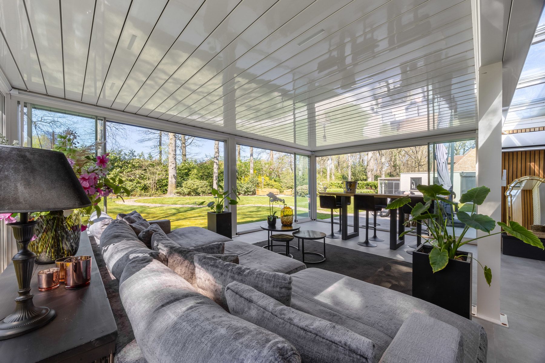 Tijdloze, verrassend ruime villa op grondstuk van 2000m2 foto 13