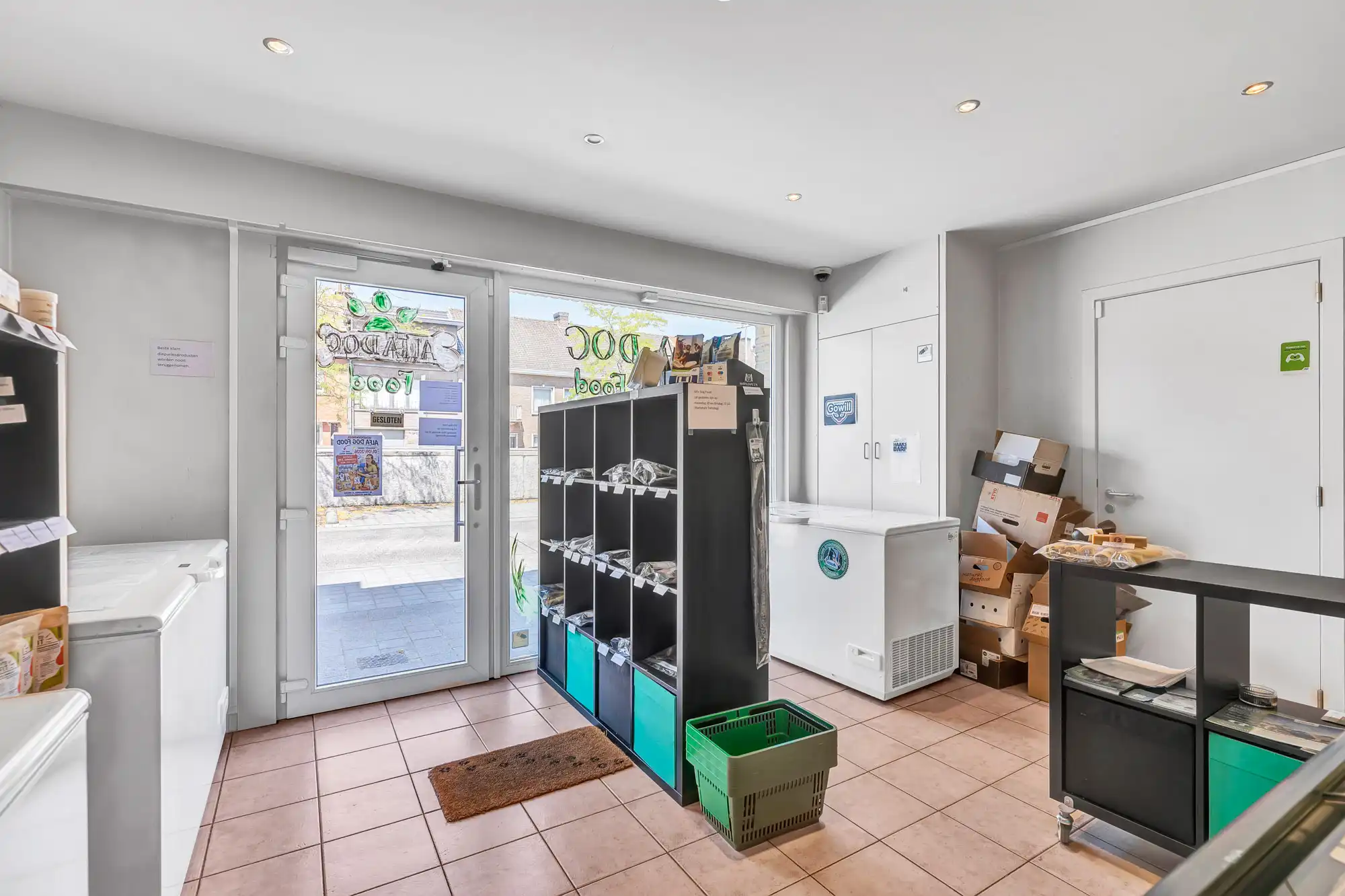 Commercieel gelijkvloers met ruim appartement foto 11