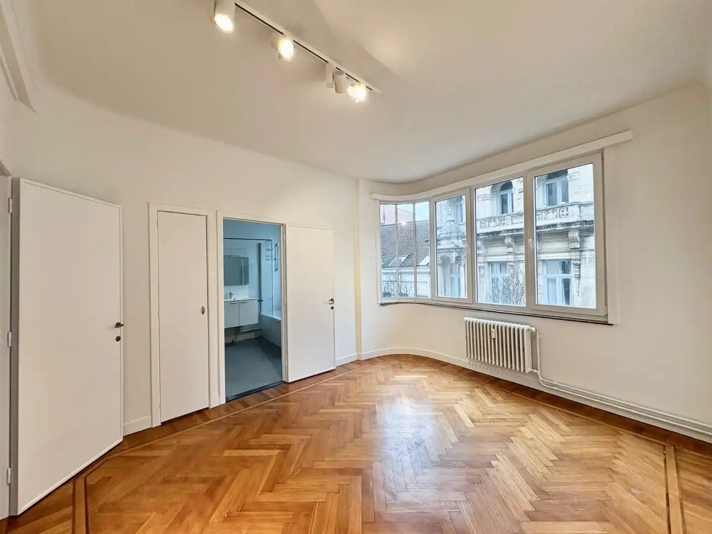 Instapklaar 2-slaapkamerappartement met zijzicht op de Meir ca. 140 m² foto 9