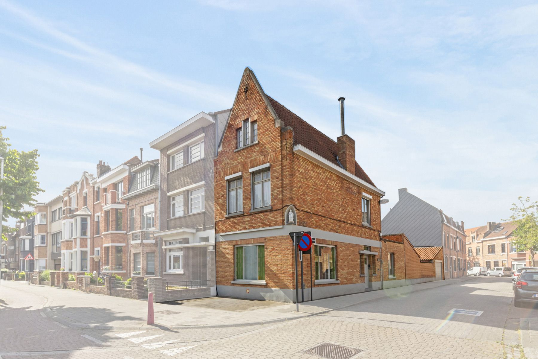 Karaktervolle woning met koer en garage in hartje Assebroek! foto 17
