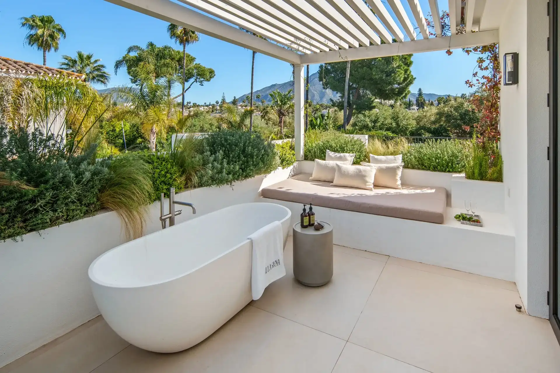 Exclusieve designvilla aan de frontlinie van Las Brisas Golf in Marbella foto 29