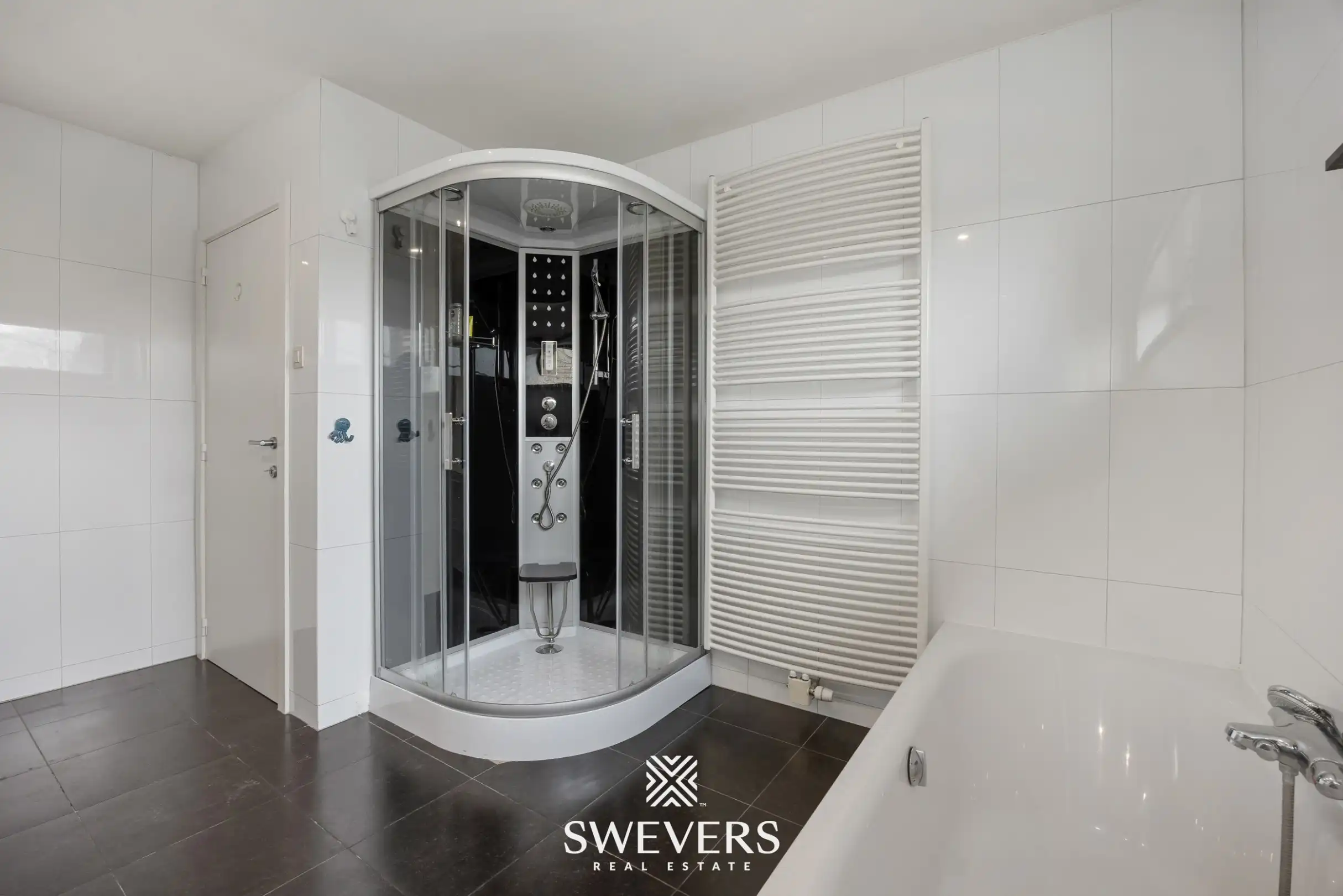 Ruime woning met 5 slaapkamers en binnenzwembad foto 14