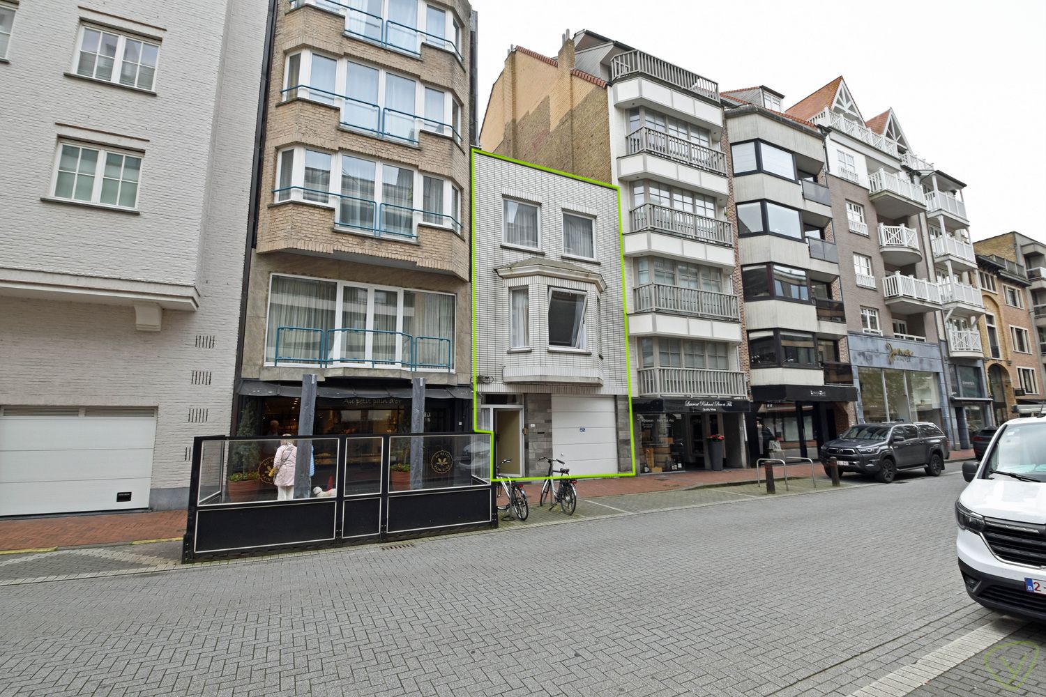 Investeringspand te koop nabij het Driehoeksplein te Knokke foto 1