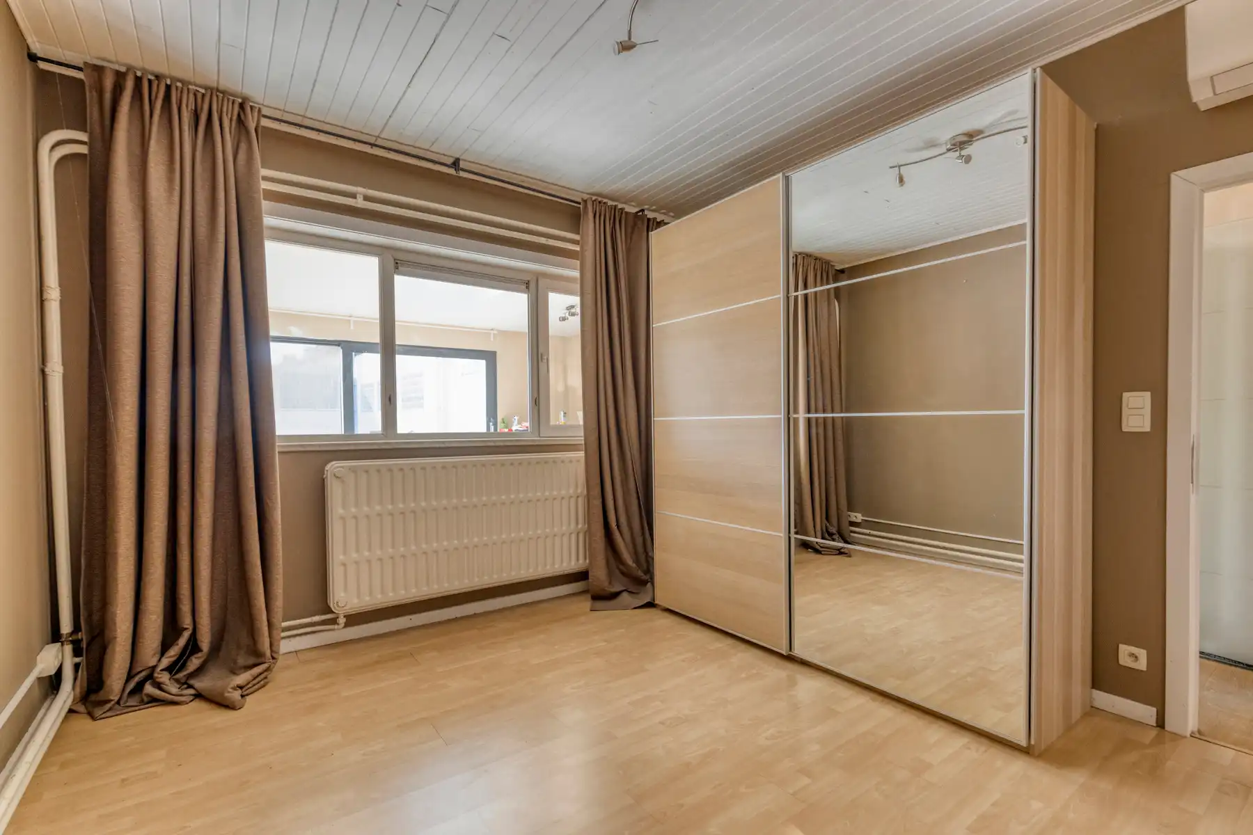 Ruim appartement nabij centrum Merchtem foto 11