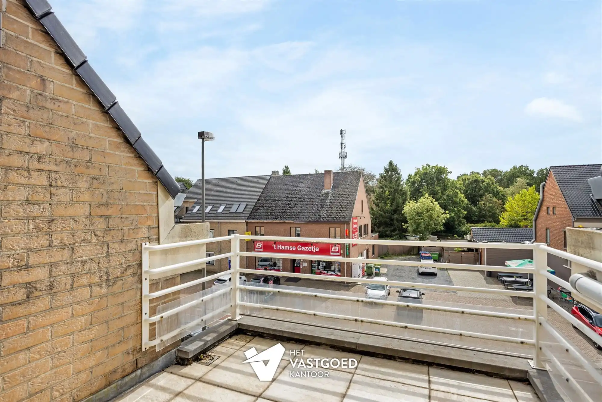 ZEER RUIM DUPLEX APPARTEMENT MET BIJHORENDE AFGESLOTEN GARAGEBOX EN 2 STAANPLAATSEN IN HET CENTRUM VAN OOSTHAM foto 24