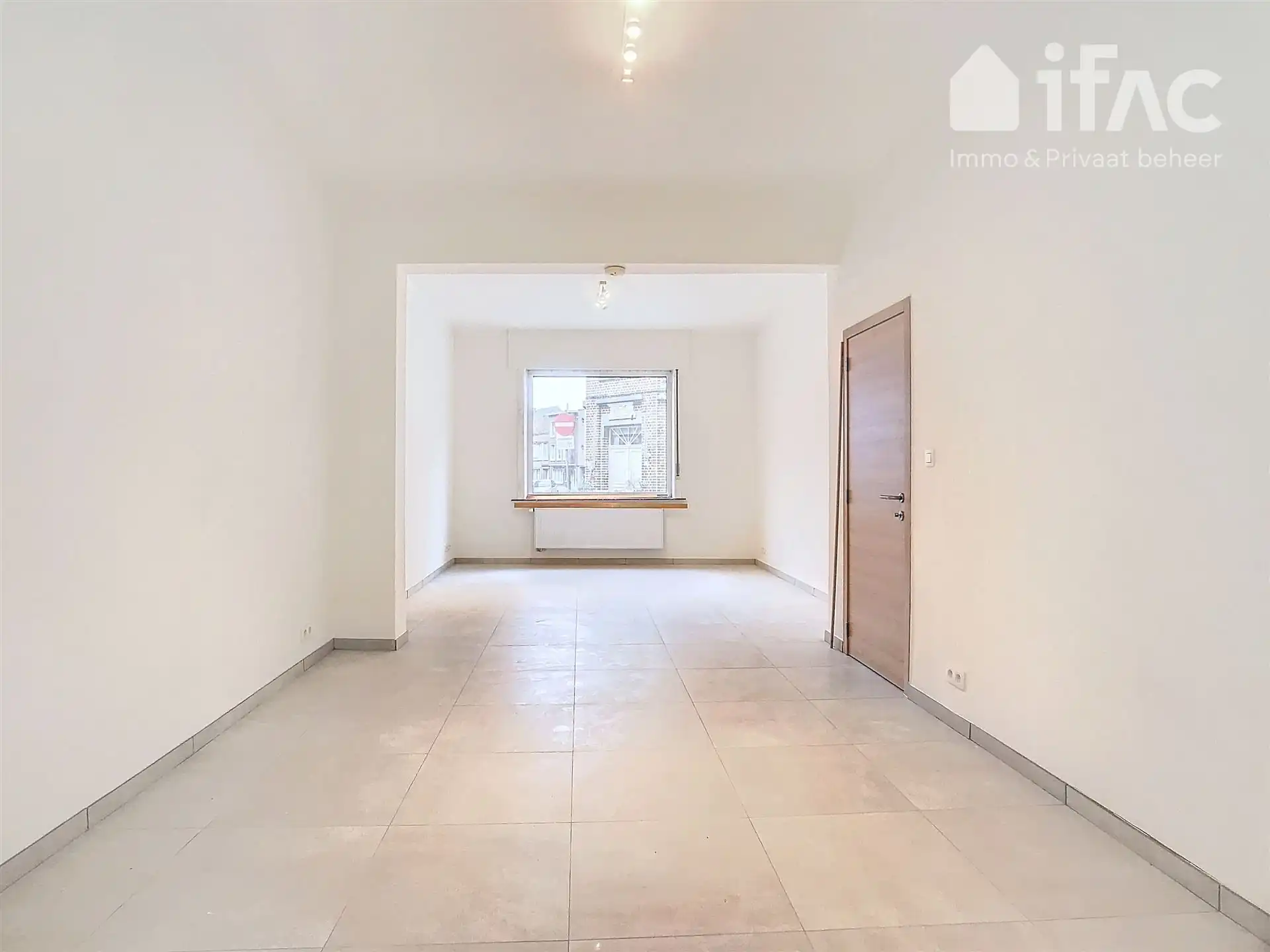 Mooi gerenoveerde woning met ruim terras foto 4