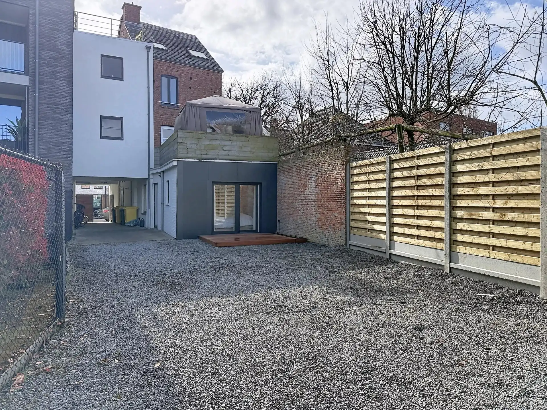 Zeer gezellig gelijkvloers appartement met 1 (mog. 2) slaapkamers, tuin, terras en staanplaats. foto 22