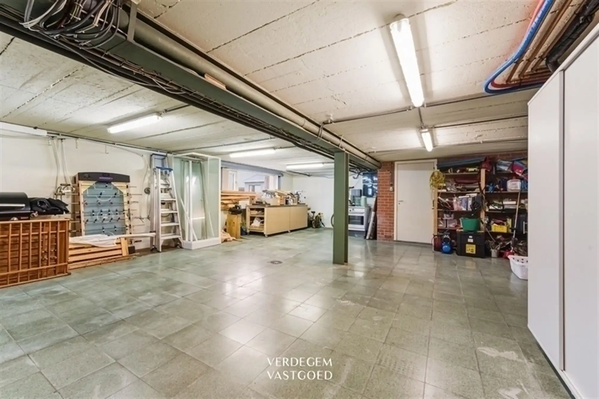 Magazijn van 395m² met villa op toplocatie voor commerciële activciteit foto 18