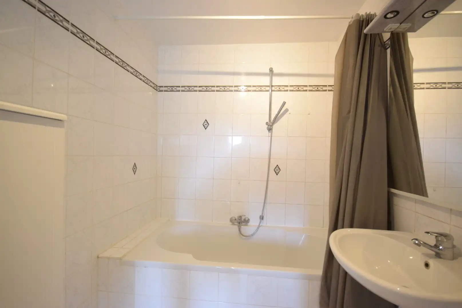 Ruim 3- slaapkamer-appartement te Rumbeke foto 6
