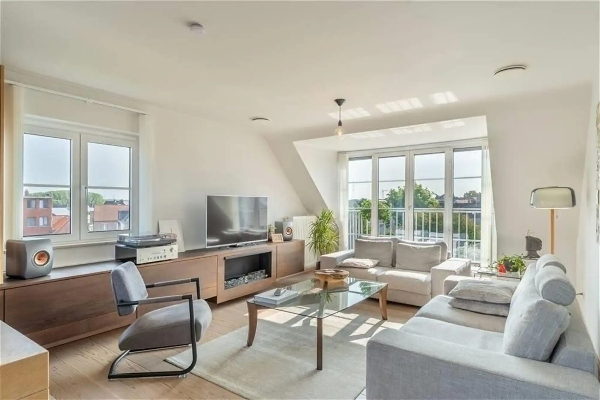 Zeer ruim appartement met 3 slaapkamers op toplocatie foto 2