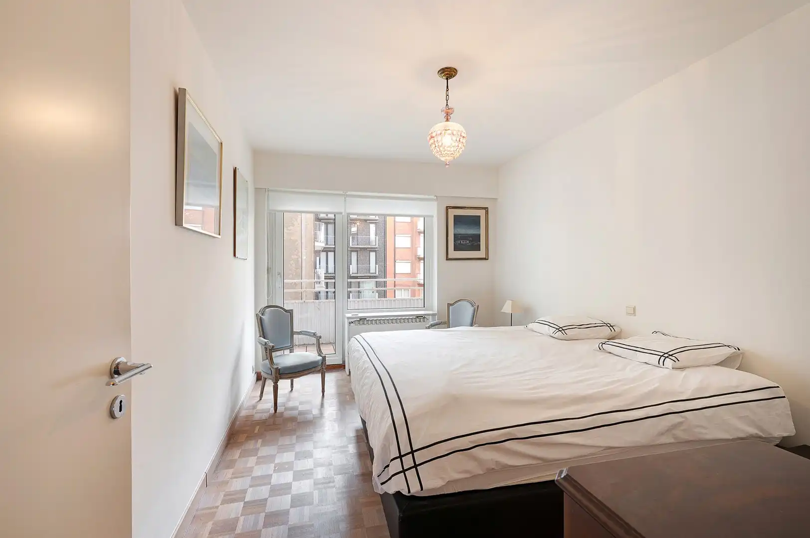 Appartement met frontaal zeezicht en een gevelbreedte van circa 6 meter, gelegen op een absolute toplocatie in het Zoute. foto 14