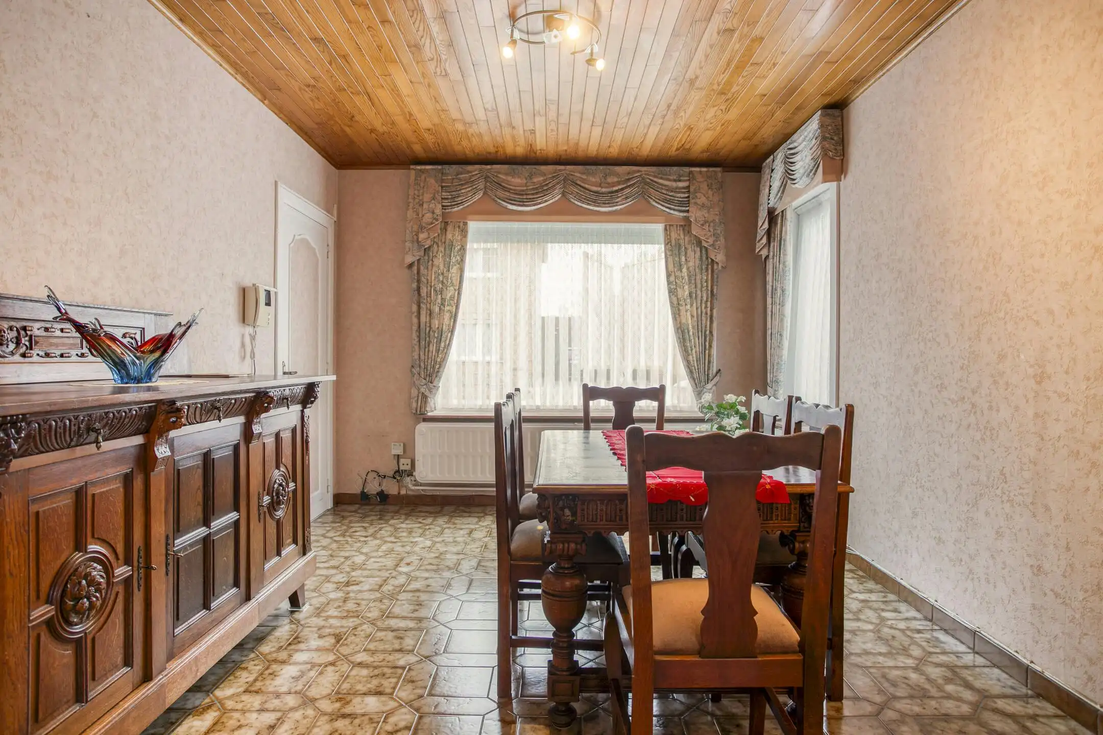 Op te frissen huis op toplocatie te koop in Sint-Michiels foto 5