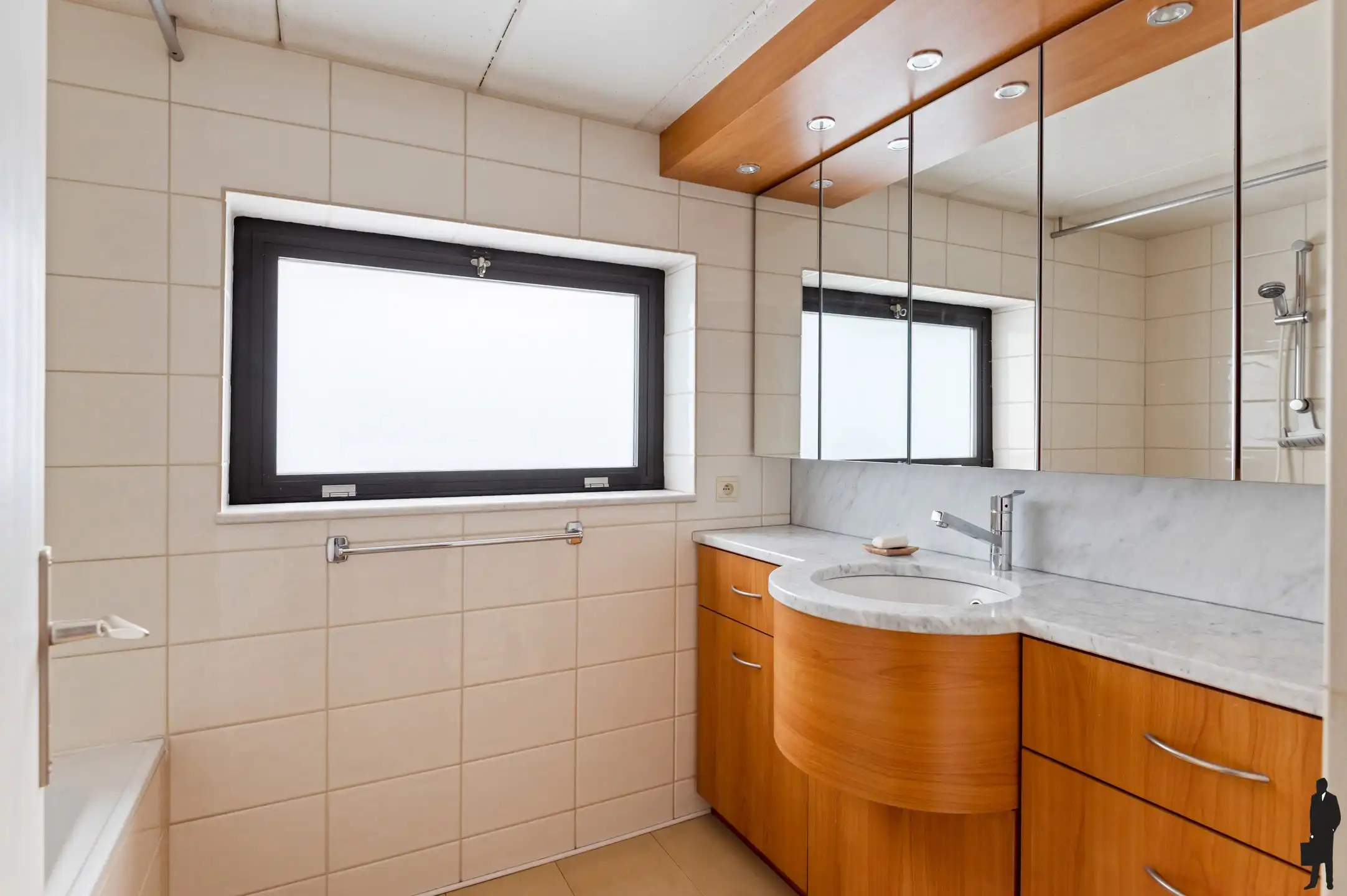 Karaktervolle split-level woning met 4 slpks en zonnige tuin foto 21