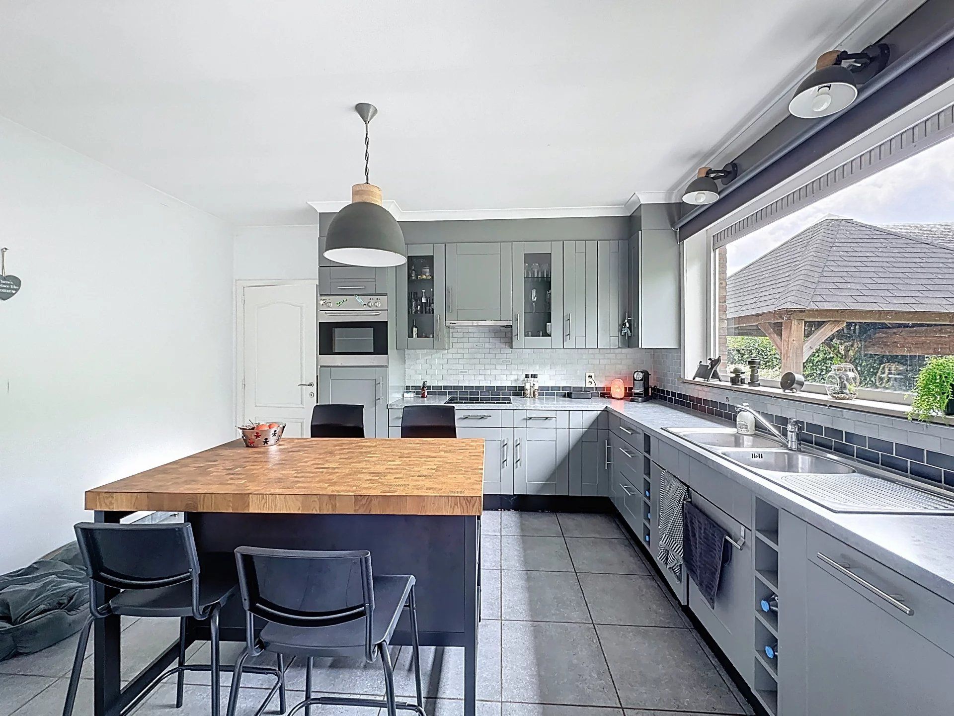 Laagbouwwoning met 3 slaapkamers nabij het centrum eventueel gemeubeld te huur foto 10