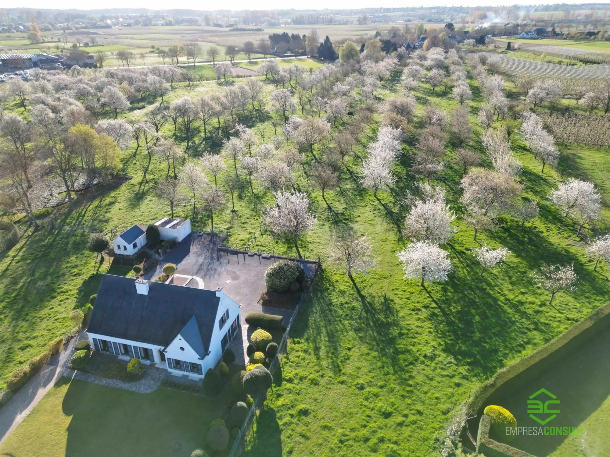 Prachtig landhuis op 3ha 79a, ideaal voor paardenliefhebbers foto 2