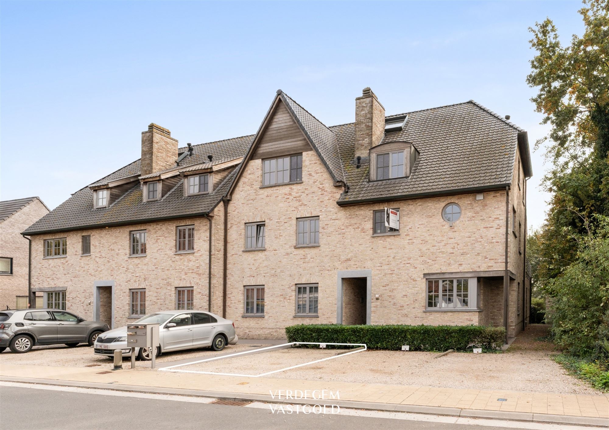 Prachtig appartement in landelijke stijl met groot terras, 2 slaapkamers, unieke carport en gemeenschappelijke tuin foto 17