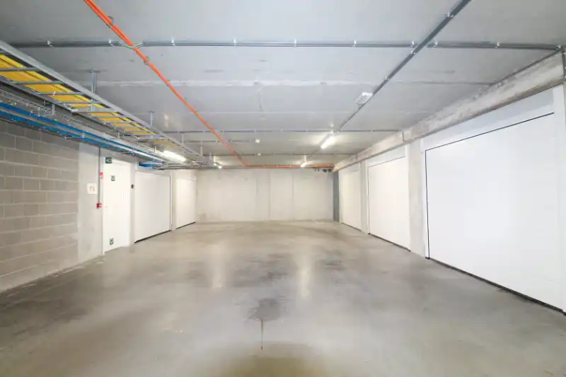 Modern en lichtrijk appartement te huur in Ingelmunster foto 12