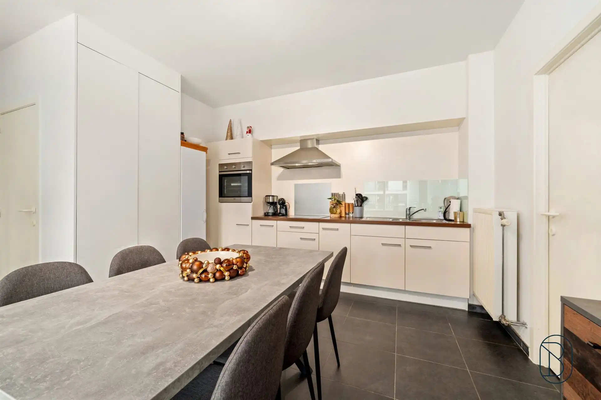 Perfect onderhouden appartement in centrum Vichte! foto 4