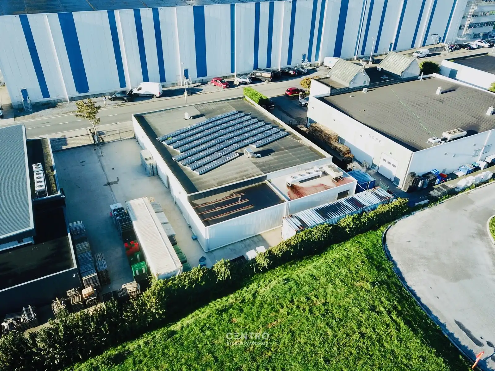 Instapklaar VOEDINGSBEDRIJF (FAVV-conform) met koel- en diepvriescellen in de haven van Zeebrugge foto 2