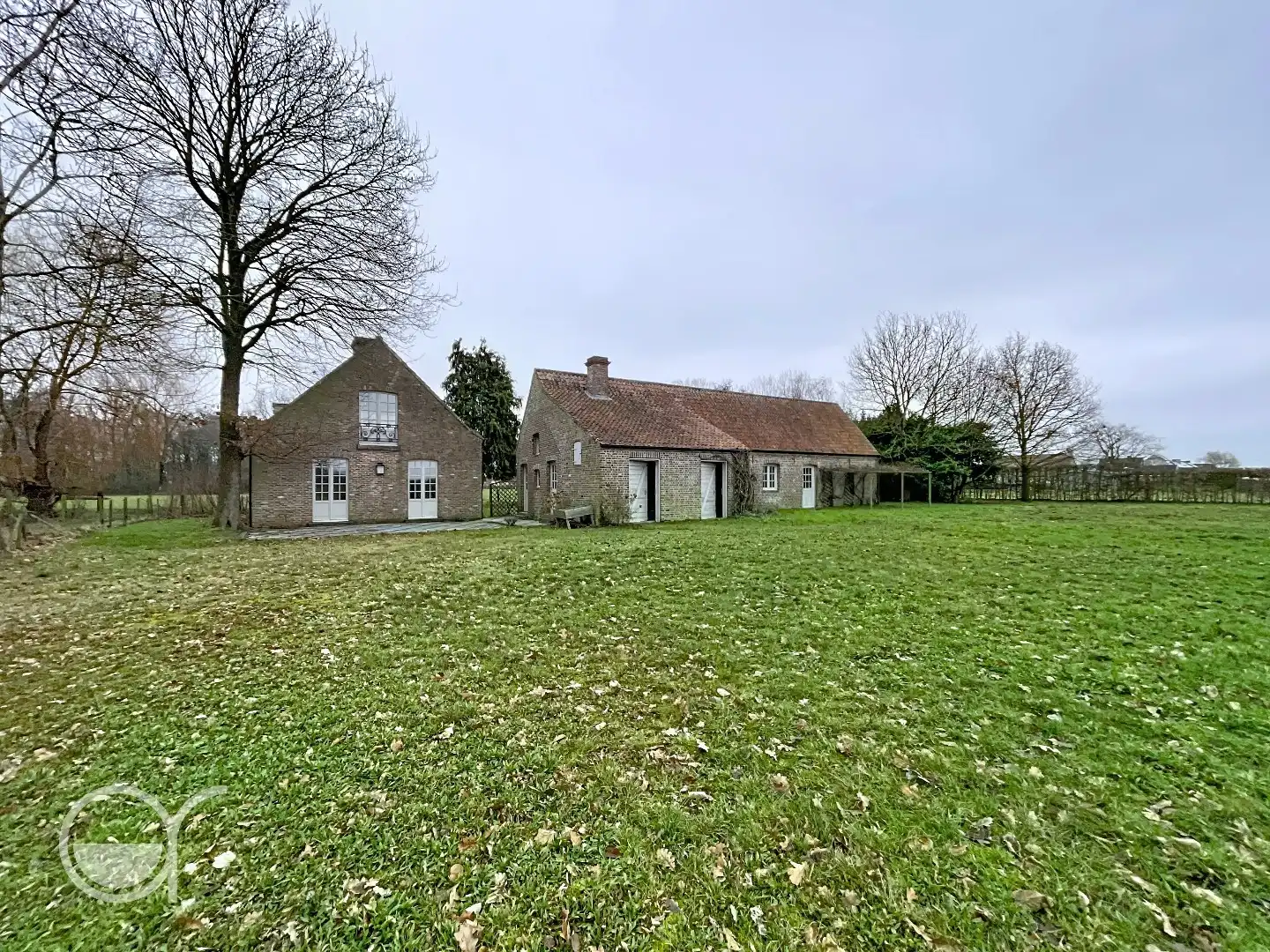 Mooie hoeve met bijgebouwen en zicht op kasteel foto 3