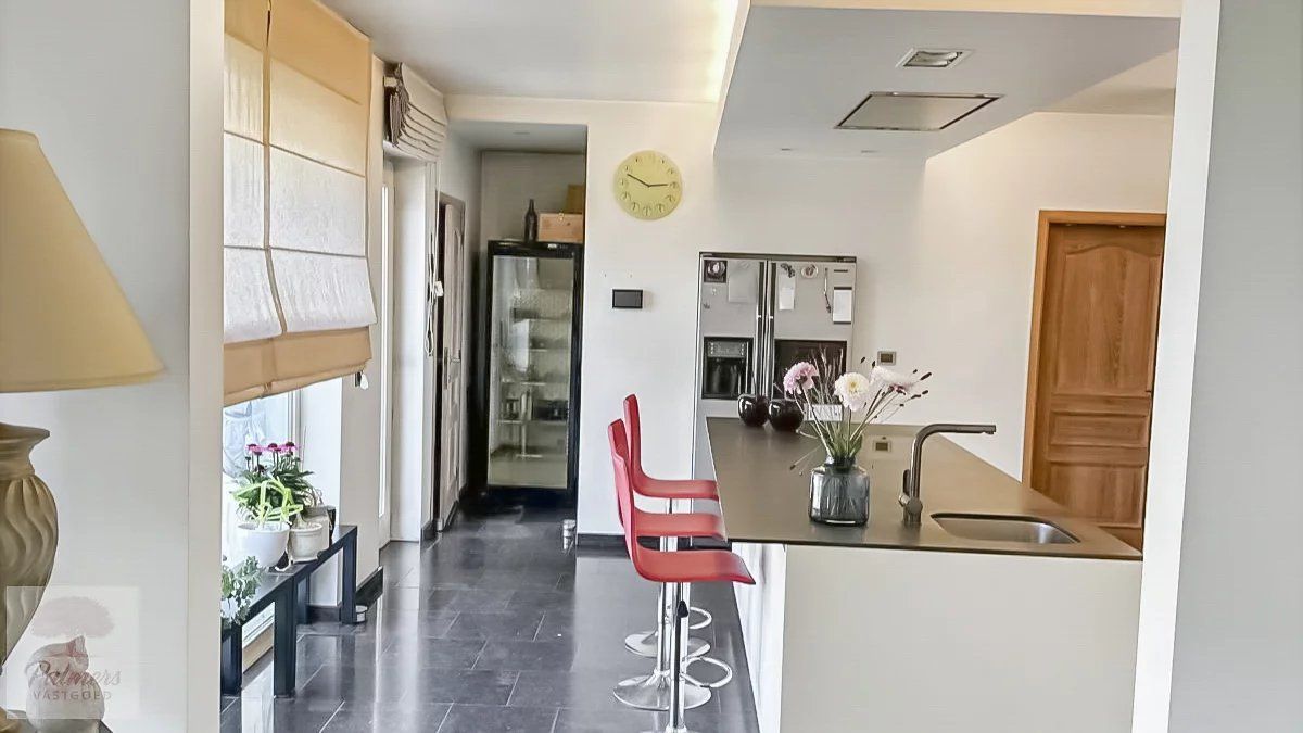 Veelzijdige villa eventueel voor vrij beroep. foto 9