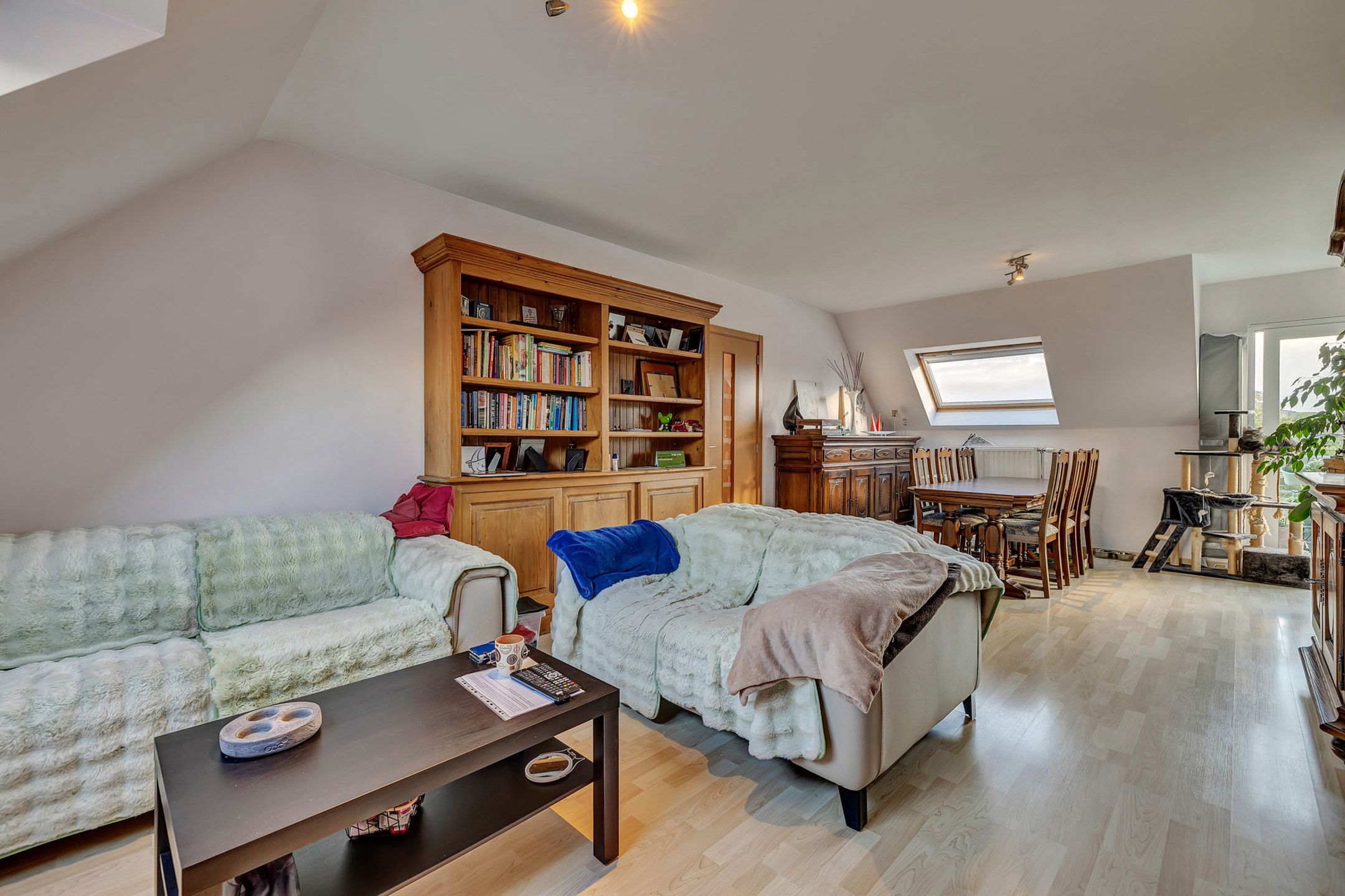 3-slaapkamer appartement te Meerbeke met terras en garage foto 2