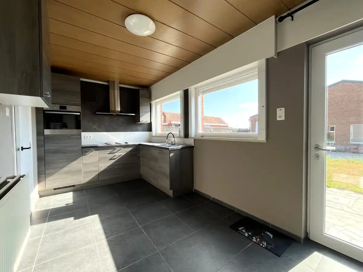 Ledegem – Instapklare gezinswoning met loods van 378 m² foto 5