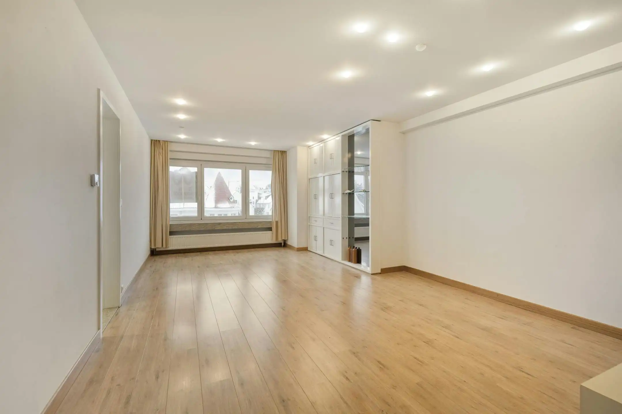 Ruim 3 slaapkamer appartement te koop in centrum Knokke foto 4