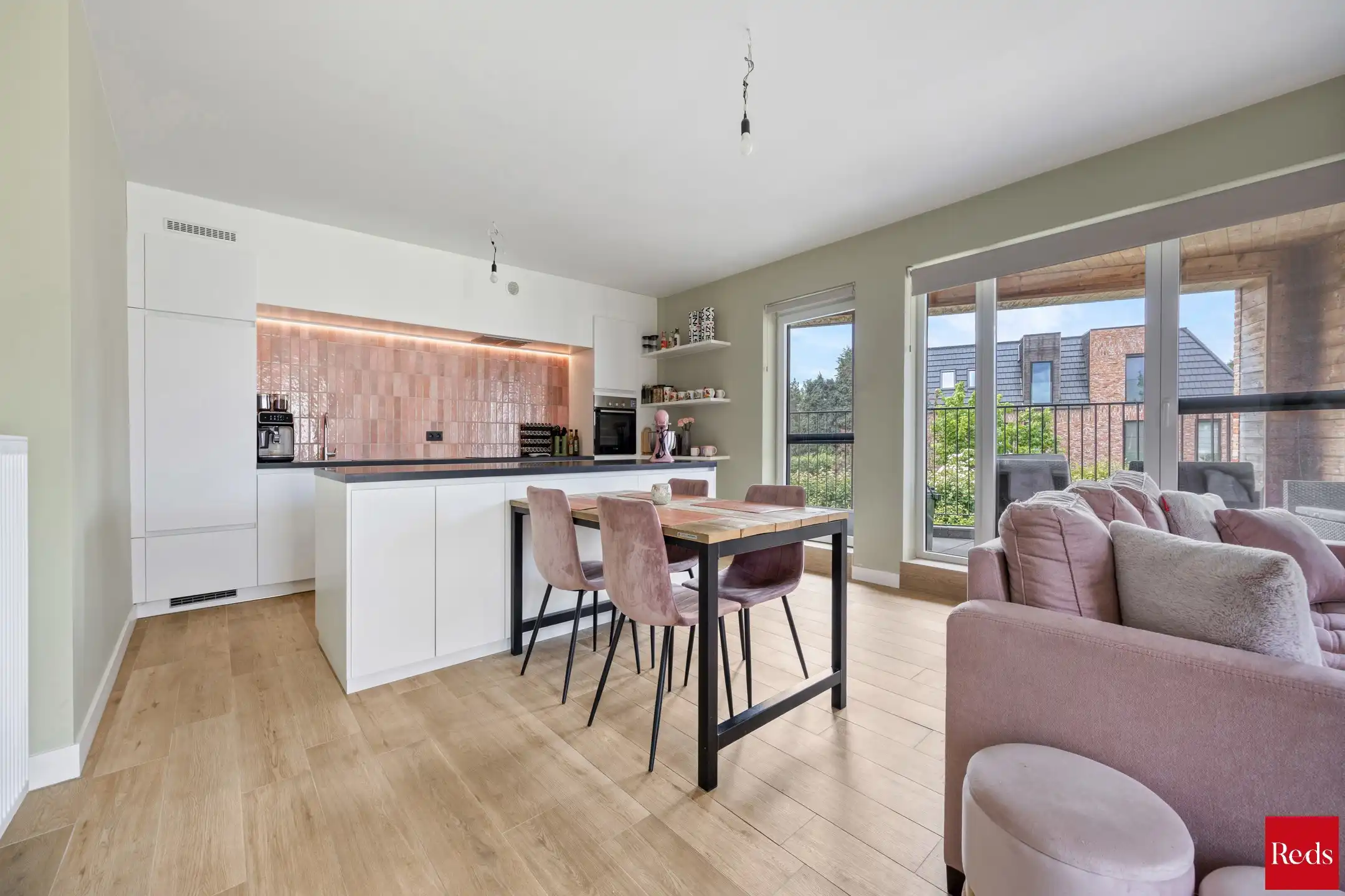 Recent appartement met terras, 2 parkeerplaatsen en kelder foto 5