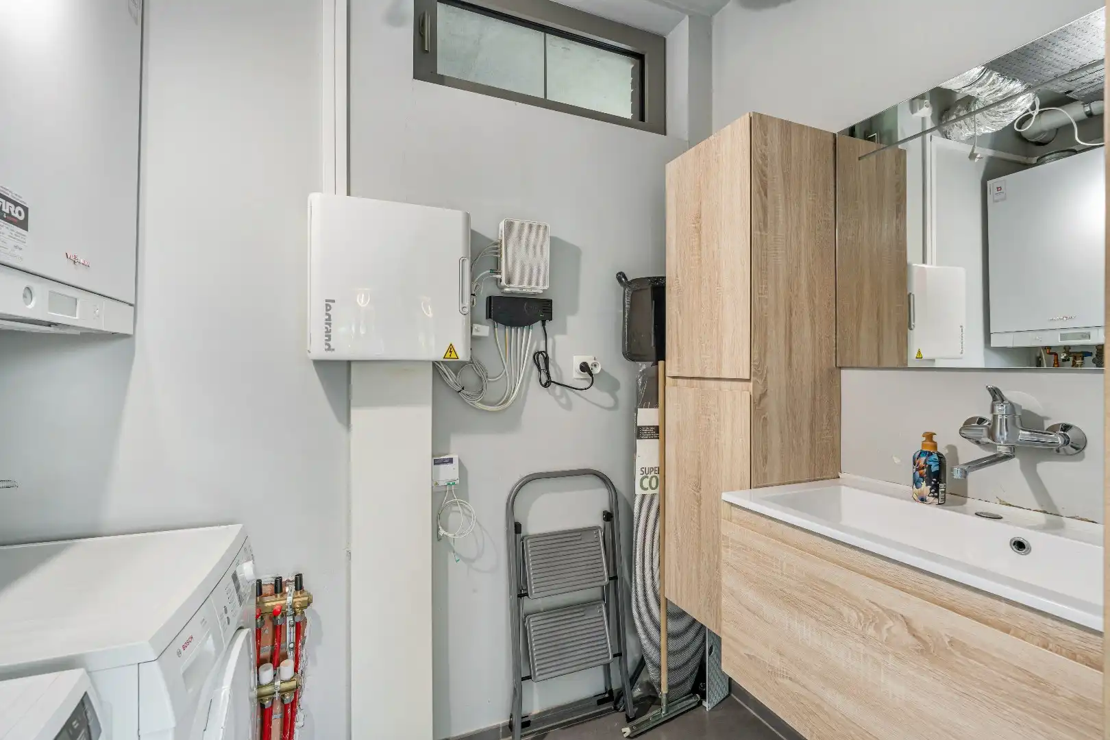 Exclusief gelijkvloers appartement met ruime terrassen, 2 slpk, extra brede autostaanplaats, centrum Genk foto 25