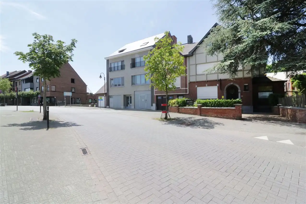 Opbrengsteigendom (handel & 4 app) op toplocatie foto 122