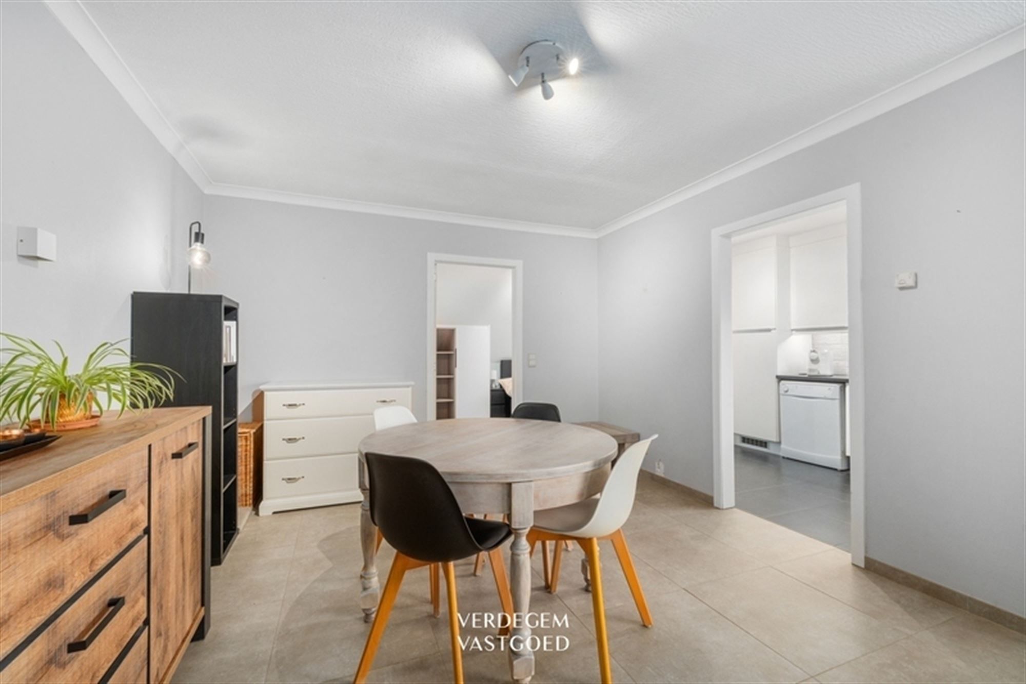 Klassevol en instapklaar appartement met 1 slpk, terras en autostaanplaats op een topligging foto 3