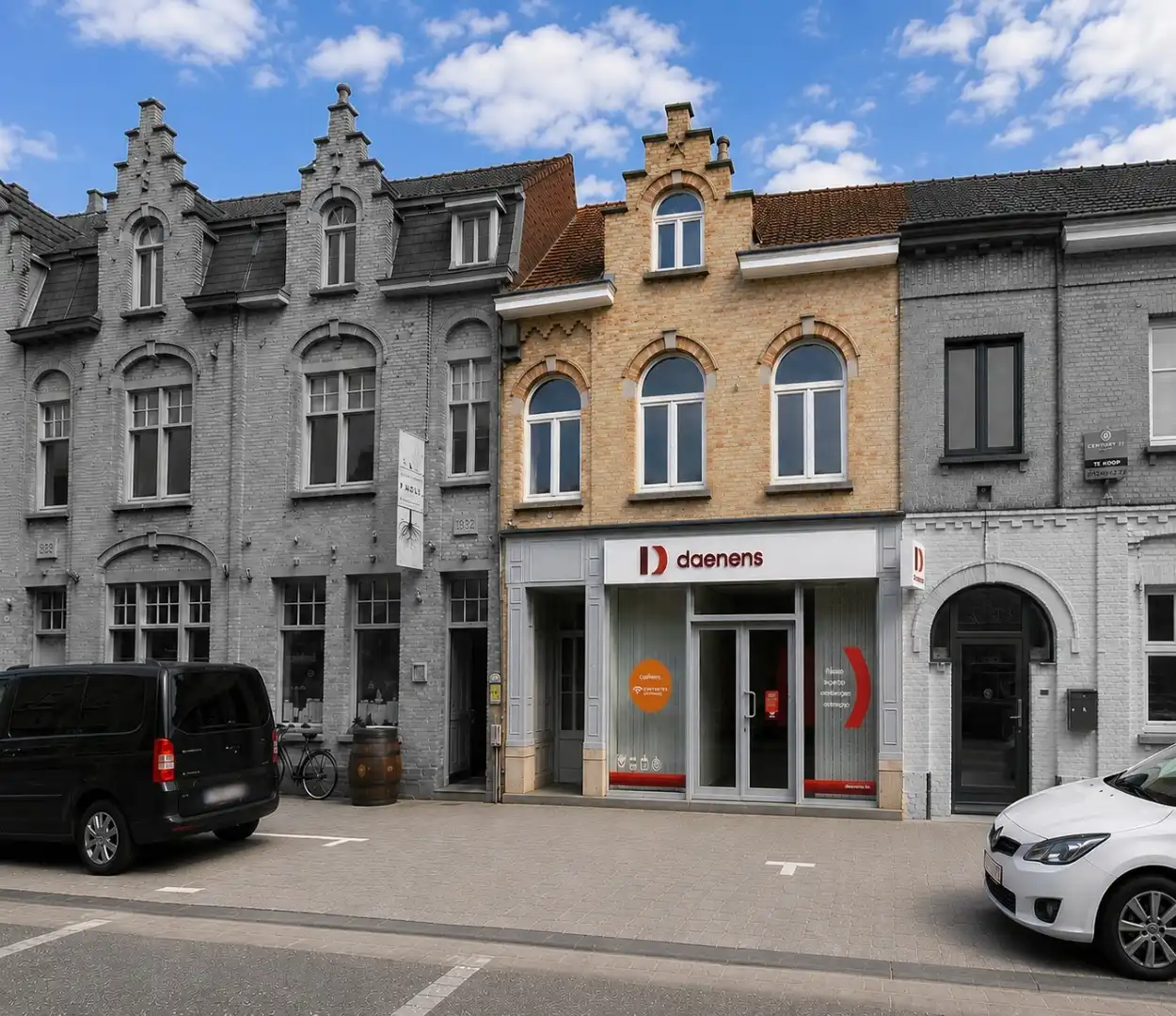 Hoofdfoto van de publicatie: Opbrengsteigendom met handelspand en 3 appartementen te Nieuwpoort-stad
